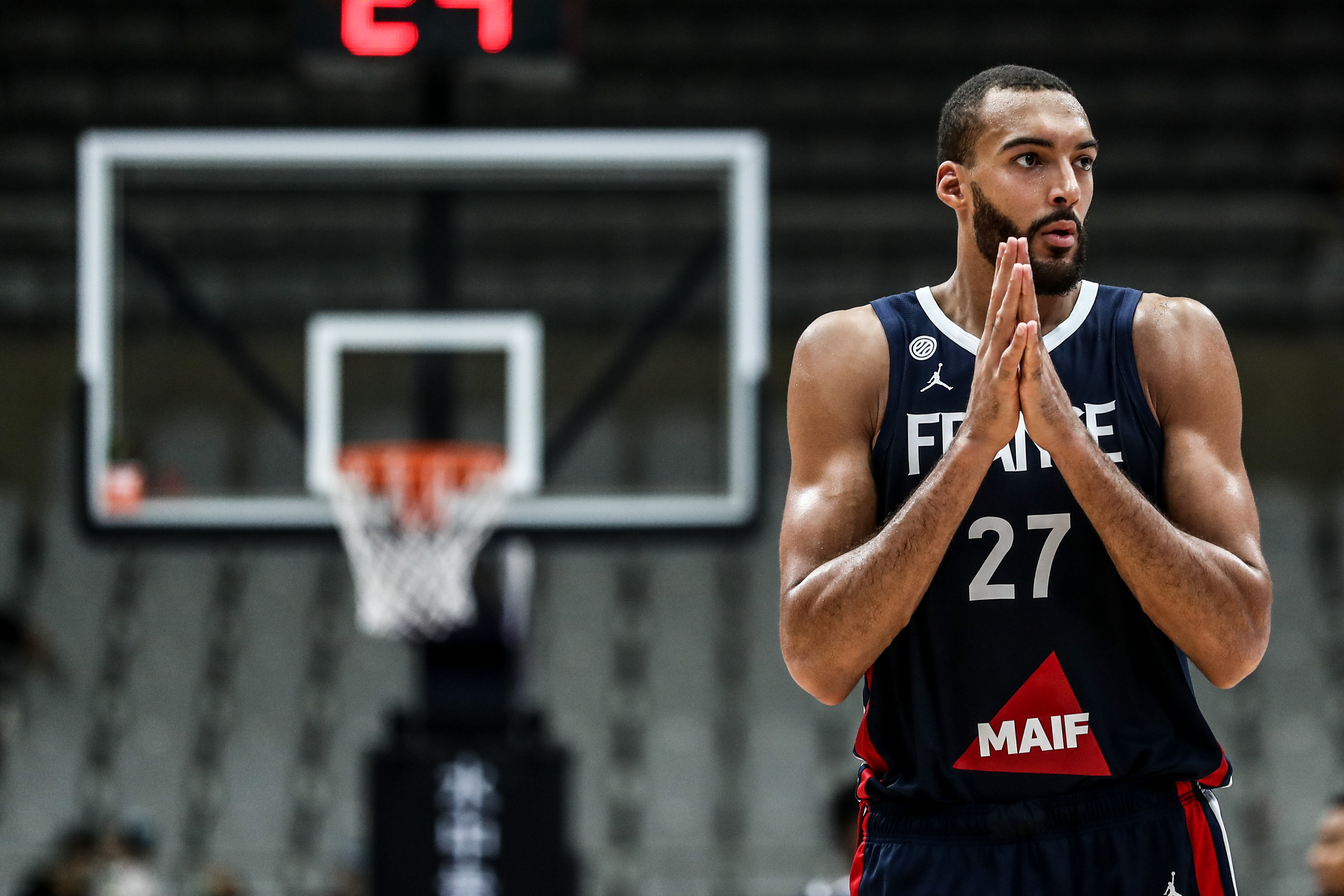 lol台服官网地址-包含里昂发布备战花絮；国际比赛日战术微调；CBA常规赛任务艰巨；训练强度明显提升的词条